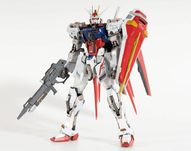万代MB版「强袭高达」上手:造型超酷+可动性