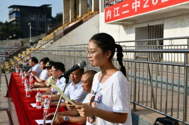 好样的,内江二中学子军训气势如虹!