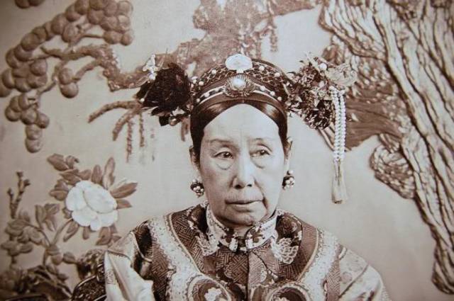 他请慈禧继续掌握大权 慈禧大怒:革除职务