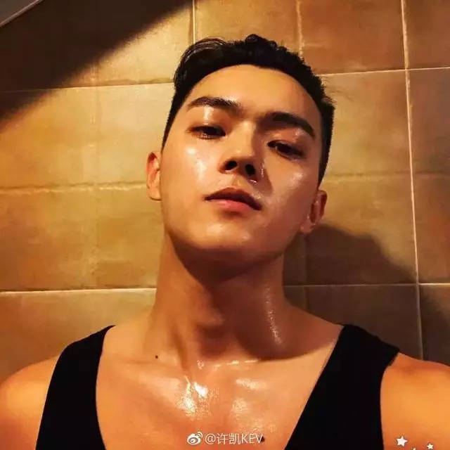 万万没想到，痴情的富察傅恒竟是“潮物买不停”的sneakerhead?