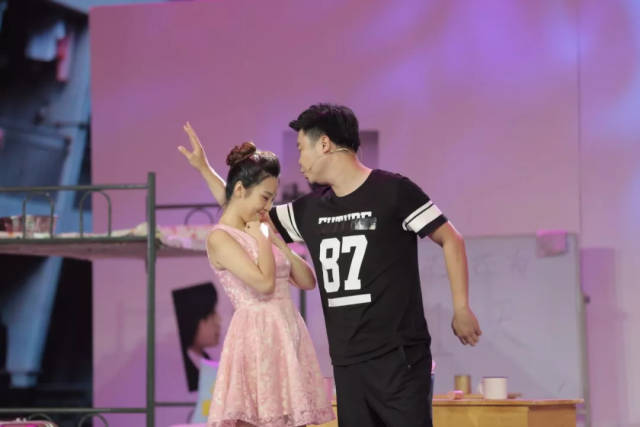 吕腾飞,赵彬,龚浩川,裴晨伟等出演的小品《表白》,讲述了毕业前夕