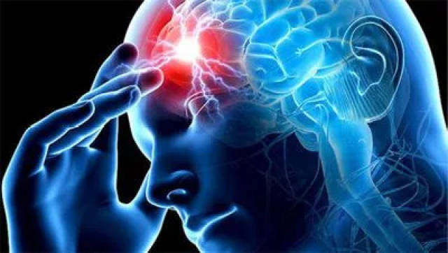 吃东西常咬到舌头是脑梗前兆?小症状可别不当回事!