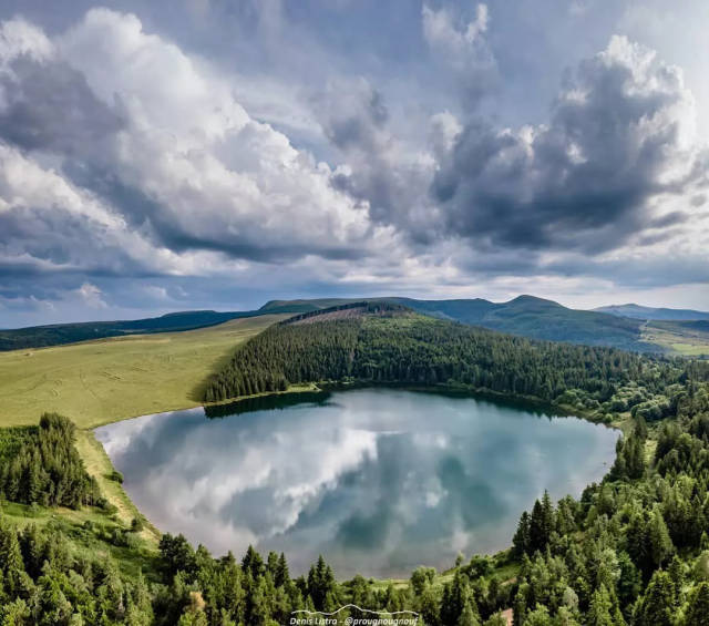 servieres 火山湖  prougnougnouf