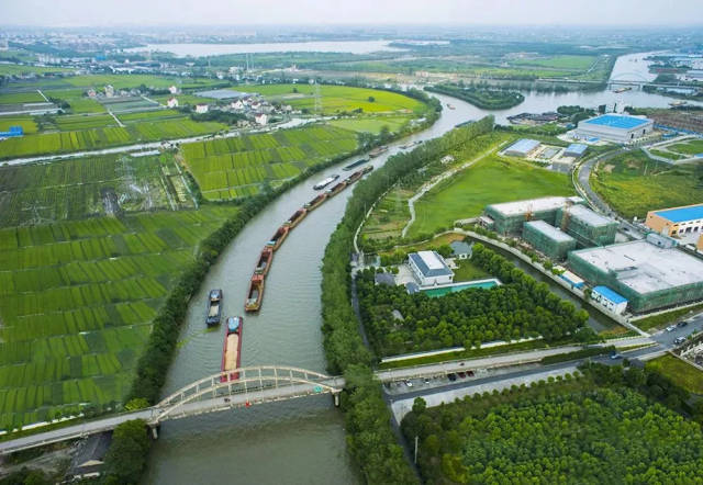 嘉兴内河水运的航道剪影