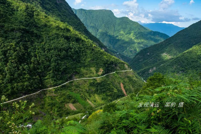 首先到达大山深处的雷波县拉咪乡 在这里,幸运偶遇了热心的向导阿卢