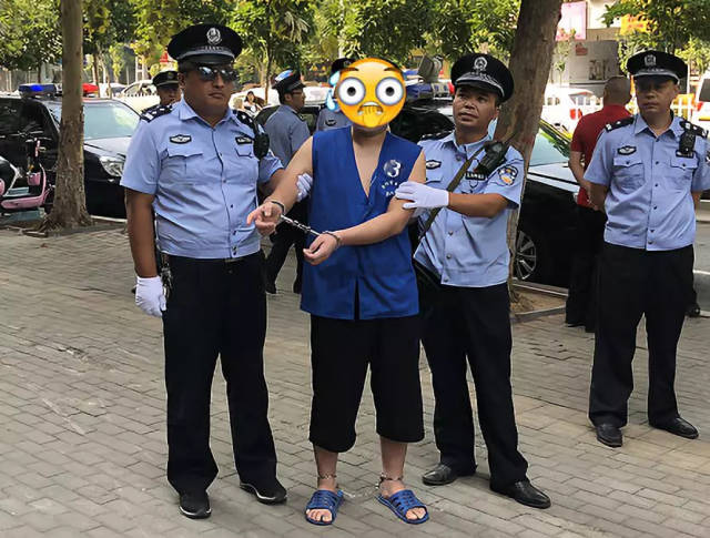 场面震慑!洛阳警方押解涉黑恶犯罪嫌疑人在伊川公开指认犯罪现场!