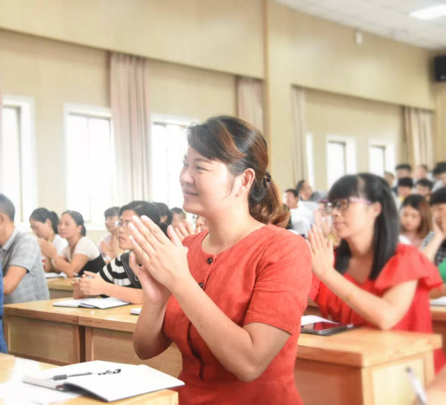 省小学数学教研员斯苗儿老师:尴尬与作为—基于学生立场聊聊教师