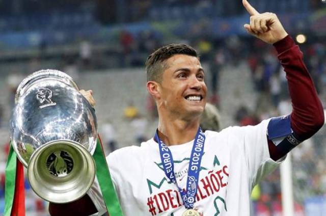 大罗、小罗、C罗,这三个罗纳尔多的历史地位谁