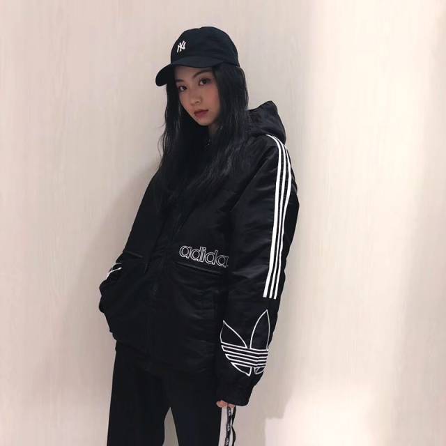 adidas三叶草复古风衣外套这样穿帅极了!