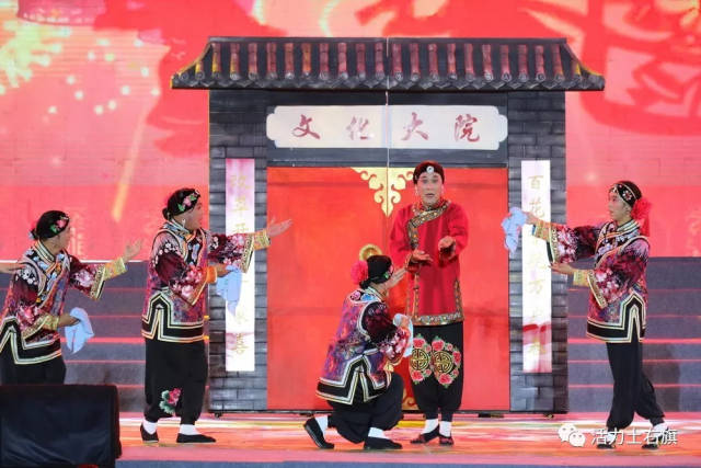 云飞回包头了?昨夜,二人台的旋律在土右旗彻夜狂欢!