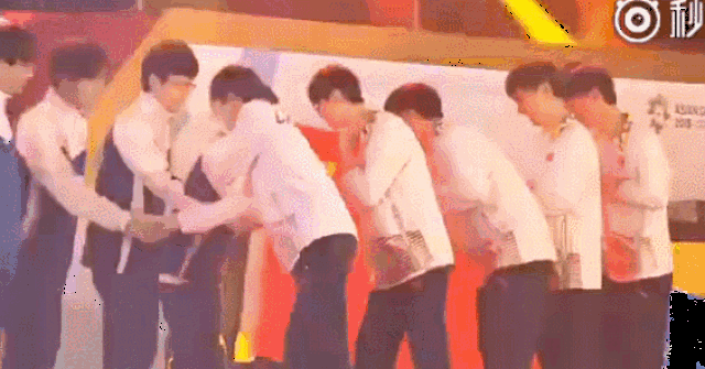 亚运会lol中国夺冠:主持人狂飙汉语调侃全队,uzi憋笑到炸