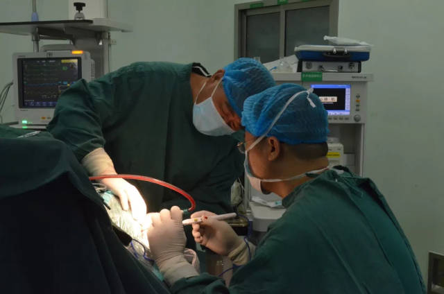 我院成功为92岁高龄老人微创颅骨钻孔引流手术