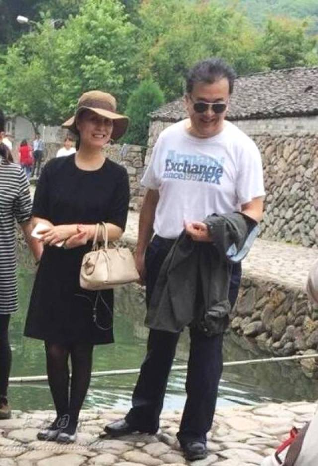 黄宏和段小洁结婚29年,两人相互扶植走过.