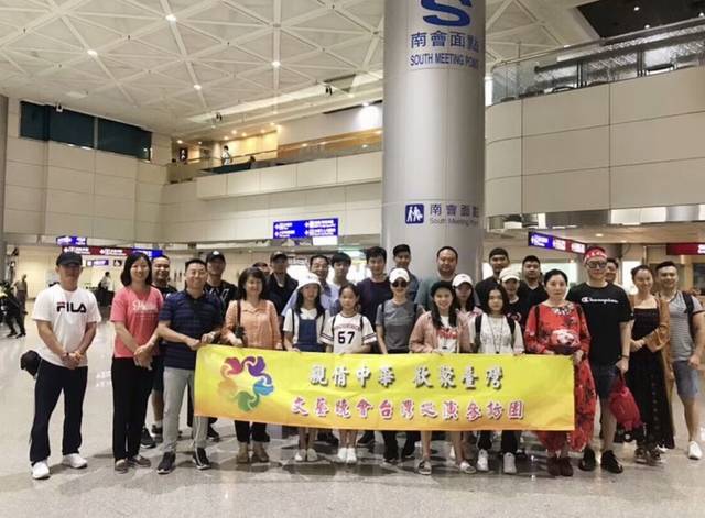 诗人阿紫: 走进台湾“亲情中华”巡演 诵读诗歌弘扬中华文化(视