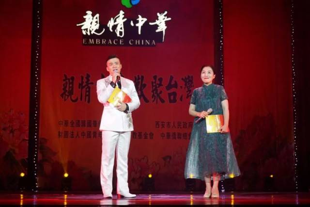 诗人阿紫: 走进台湾“亲情中华”巡演 诵读诗歌弘扬中华文化(视