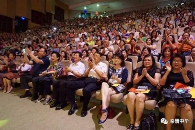 诗人阿紫: 走进台湾“亲情中华”巡演 诵读诗歌弘扬中华文化(视