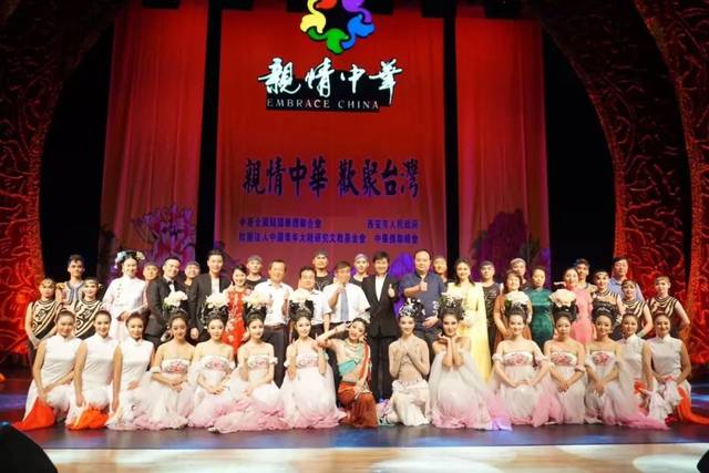 诗人阿紫: 走进台湾“亲情中华”巡演 诵读诗歌弘扬中华文化(视