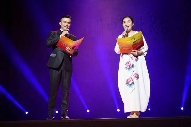 诗人阿紫: 走进台湾“亲情中华”巡演 诵读诗歌弘扬中华文化(视