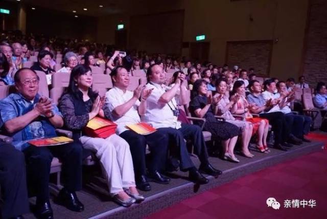 诗人阿紫: 走进台湾“亲情中华”巡演 诵读诗歌弘扬中华文化(视