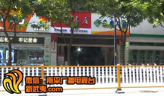 南平广播电视台:张瑞君 胡宗榕 这两天不少家长向我们询问,这眼看着