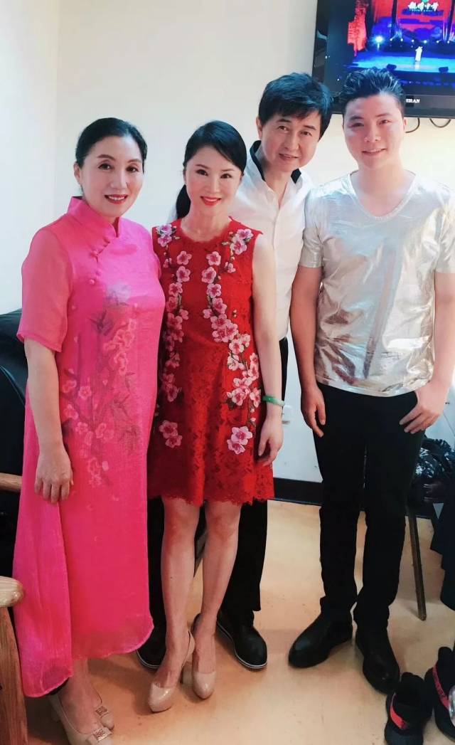 诗人阿紫: 走进台湾“亲情中华”巡演 诵读诗歌弘扬中华文化(视