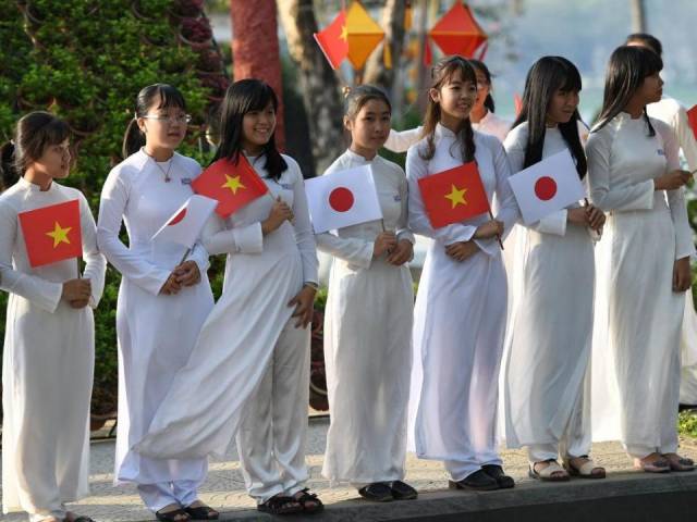 越南当地学生特色校服