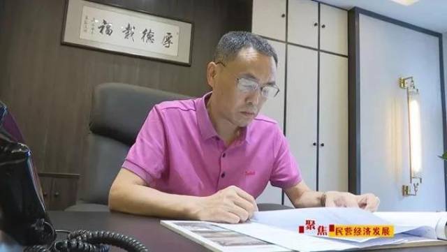 段远大是黔江本地人,2008年6月注册资本27500万元,成立重庆暹钭实业