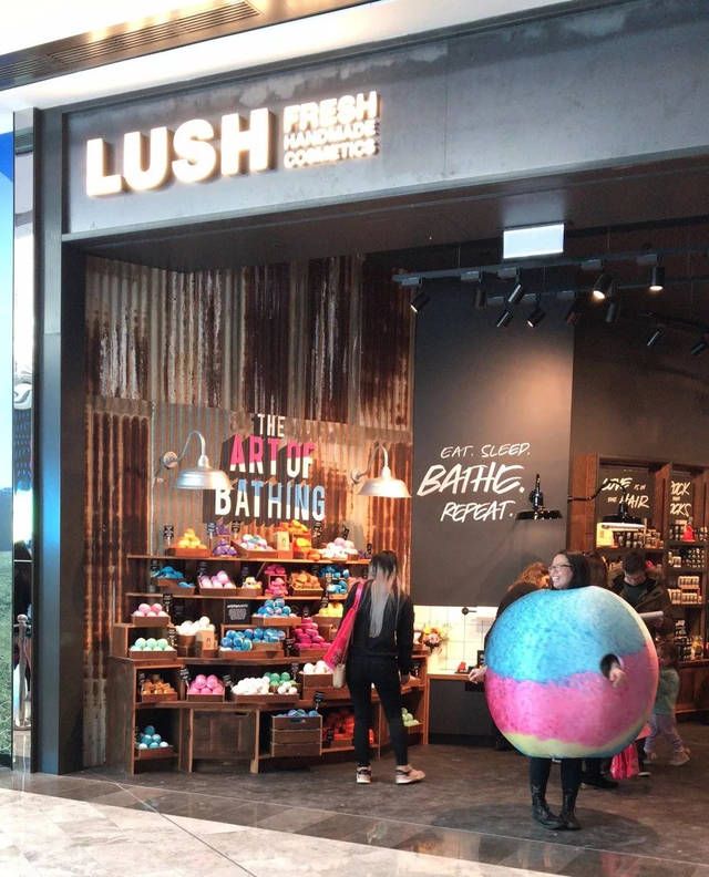 还有美少女们最爱的lush,在不同时间段都将有免费产品送出!