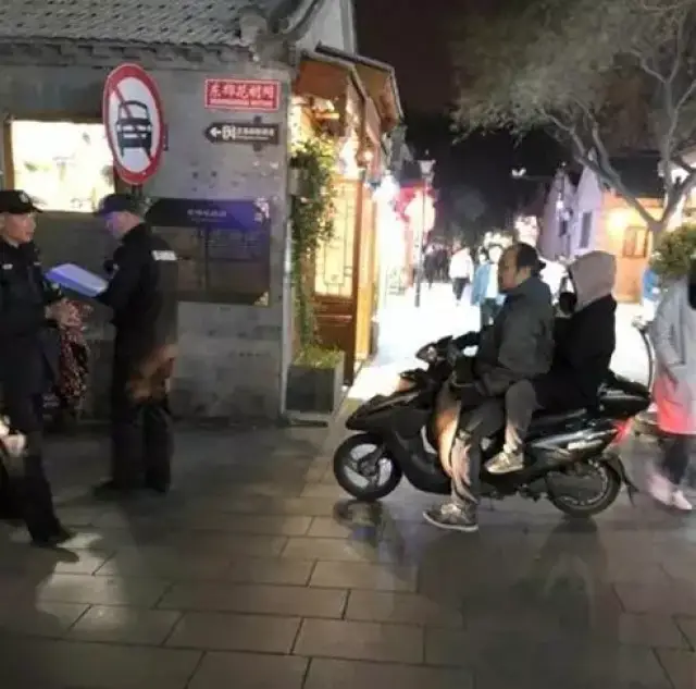 李现骑电瓶车被报道落魄无人问,现在娱乐新闻也这么扯了?
