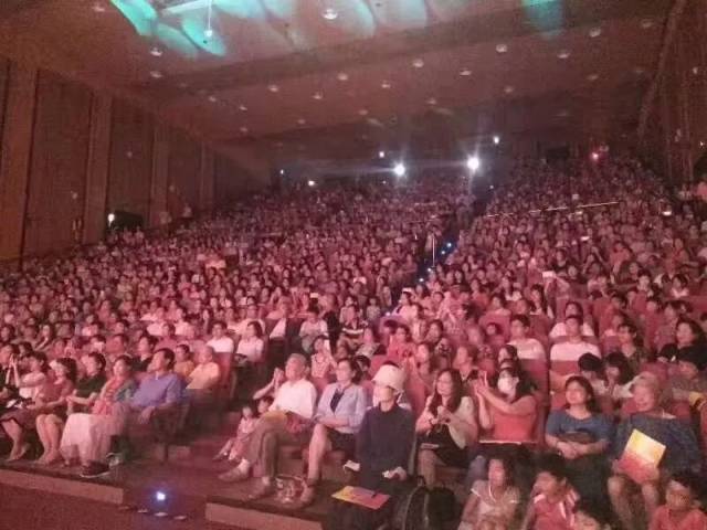 诗人阿紫: 走进台湾“亲情中华”巡演 诵读诗歌弘扬中华文化(视