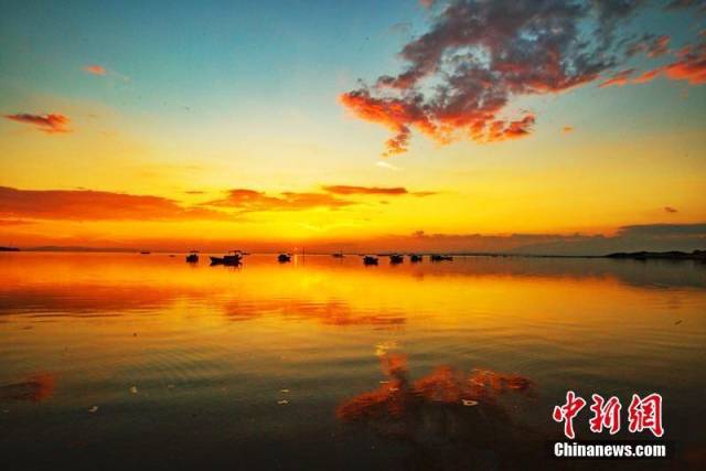 中国最大淡水湖鄱阳湖现绚丽晚霞