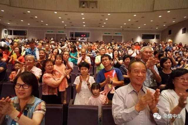 诗人阿紫: 走进台湾“亲情中华”巡演 诵读诗歌弘扬中华文化(视