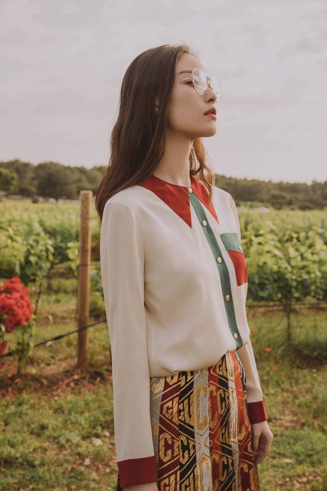 就算是红配绿,倪妮也能完美驾驭.