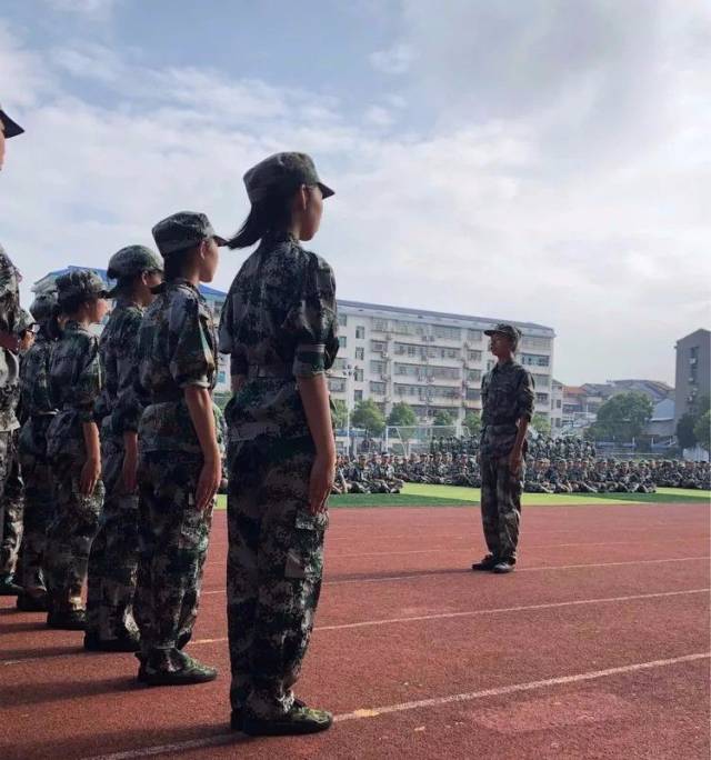 汨罗二中军训会操,国防班火力全开,赞!