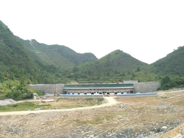 活动地点:独山县下司镇  独山县下司镇布依斗牛场正大门,贵新高速