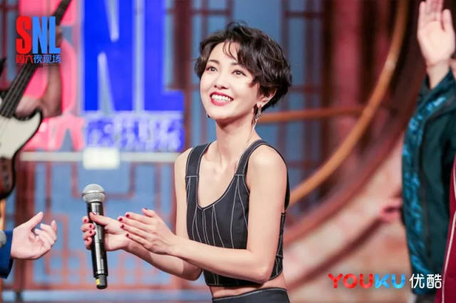 明星 郭采洁请交出你的造型师!复古港风的新发型太太太美了吧.