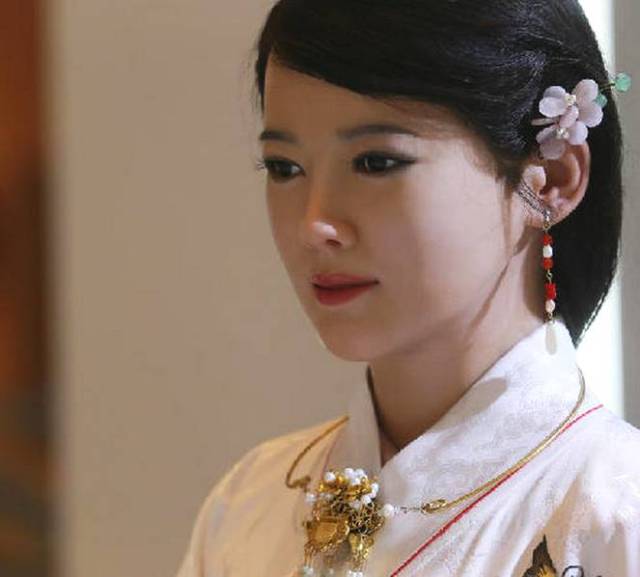 四川好政科技公司:中国第一台美女机器人研制完成,比真人漂亮10倍