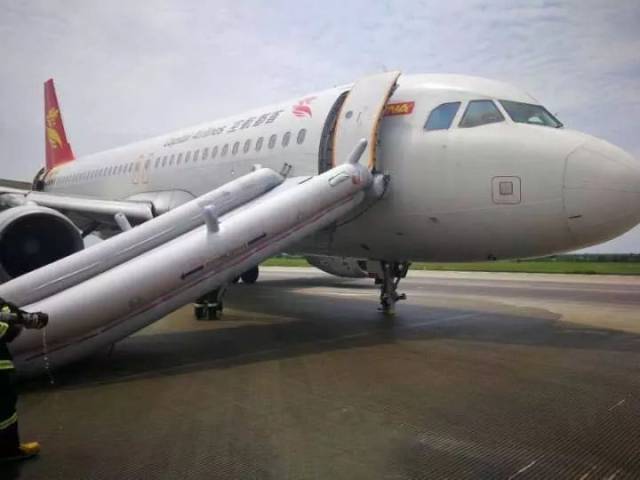 飞机迫降!机长、空姐、乘客、3D动画还原空中惊魂40分钟