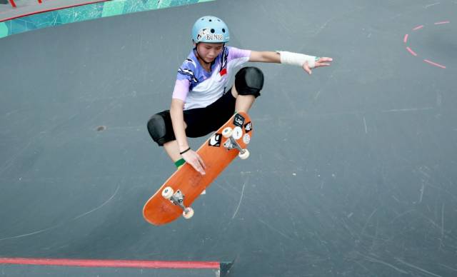 亚运直播|中国健儿雅加达滑板赛场创造历史,为