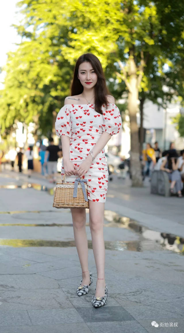 【滚叔街拍】8月的最后一天,小伙伴们,快出来看女神了!