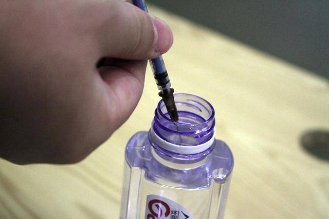 荣耀Note10和小米8散热大PK,猜猜我用注射器