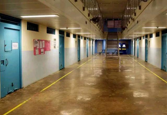 一场引渡引发监狱风云,新加坡监狱真的那么糟?