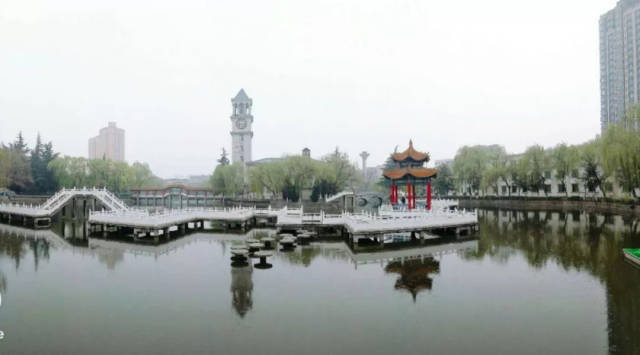 也许是怀远亭下的鱼化湖