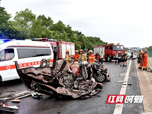 沪昆高速湘潭段发生一起交通事故 湘潭消防紧急解救7人