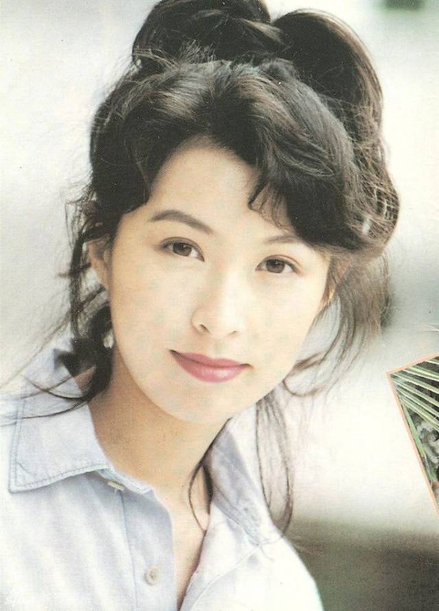 1991年香港小姐的前三甲分别是, 冠军郭蔼明,亚军周嘉玲,季军蔡少芬