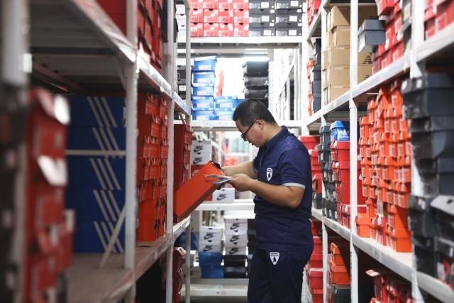 山东有个亚洲最大的潮鞋仓库,货值10亿,1天能卖2万多双