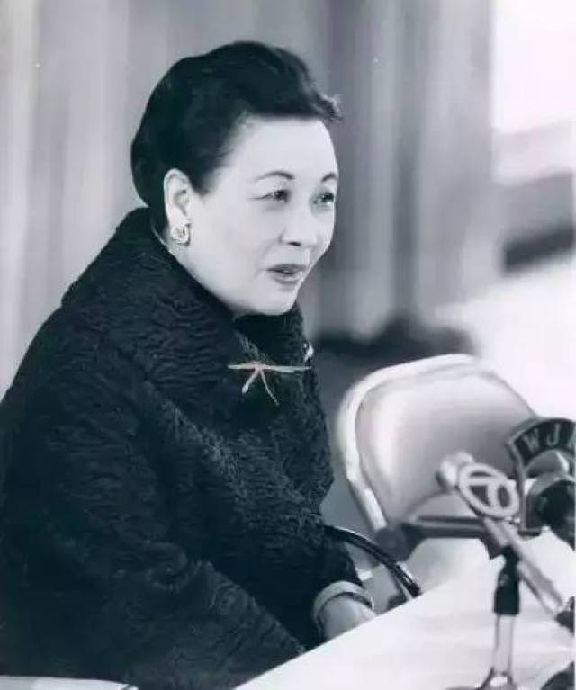 老照片:宋氏三姐妹之大气宋美龄