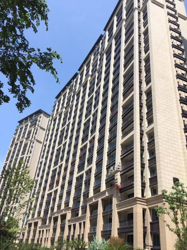 中梁·首府壹号近日迎来交付,现场为何冷冷清清?