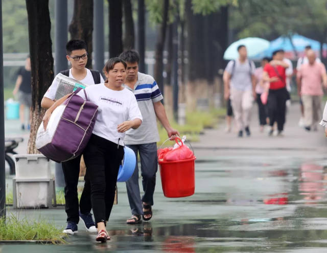 新一届家长,曝光一下!"二宝开学了,去看电影可好"