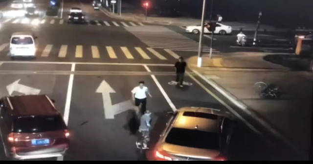 昆山骑车男反杀纹身男,正当防卫需承担民事赔